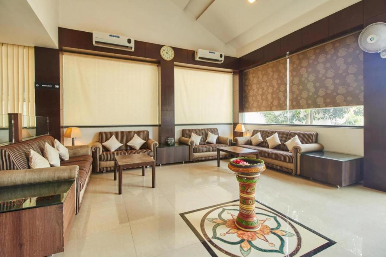 Hotel Shirdi Sai Wada Exterior foto