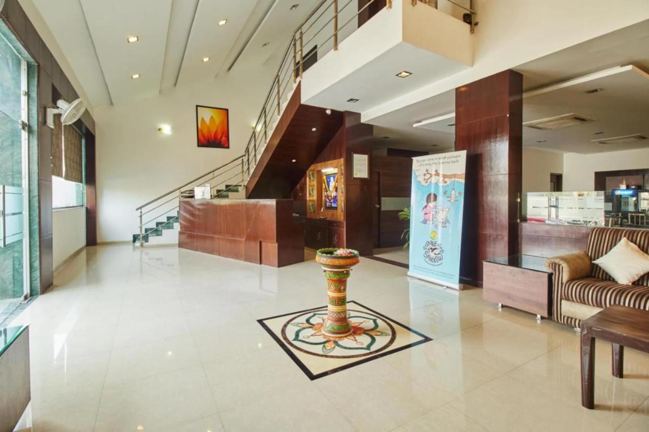 Hotel Shirdi Sai Wada Exterior foto