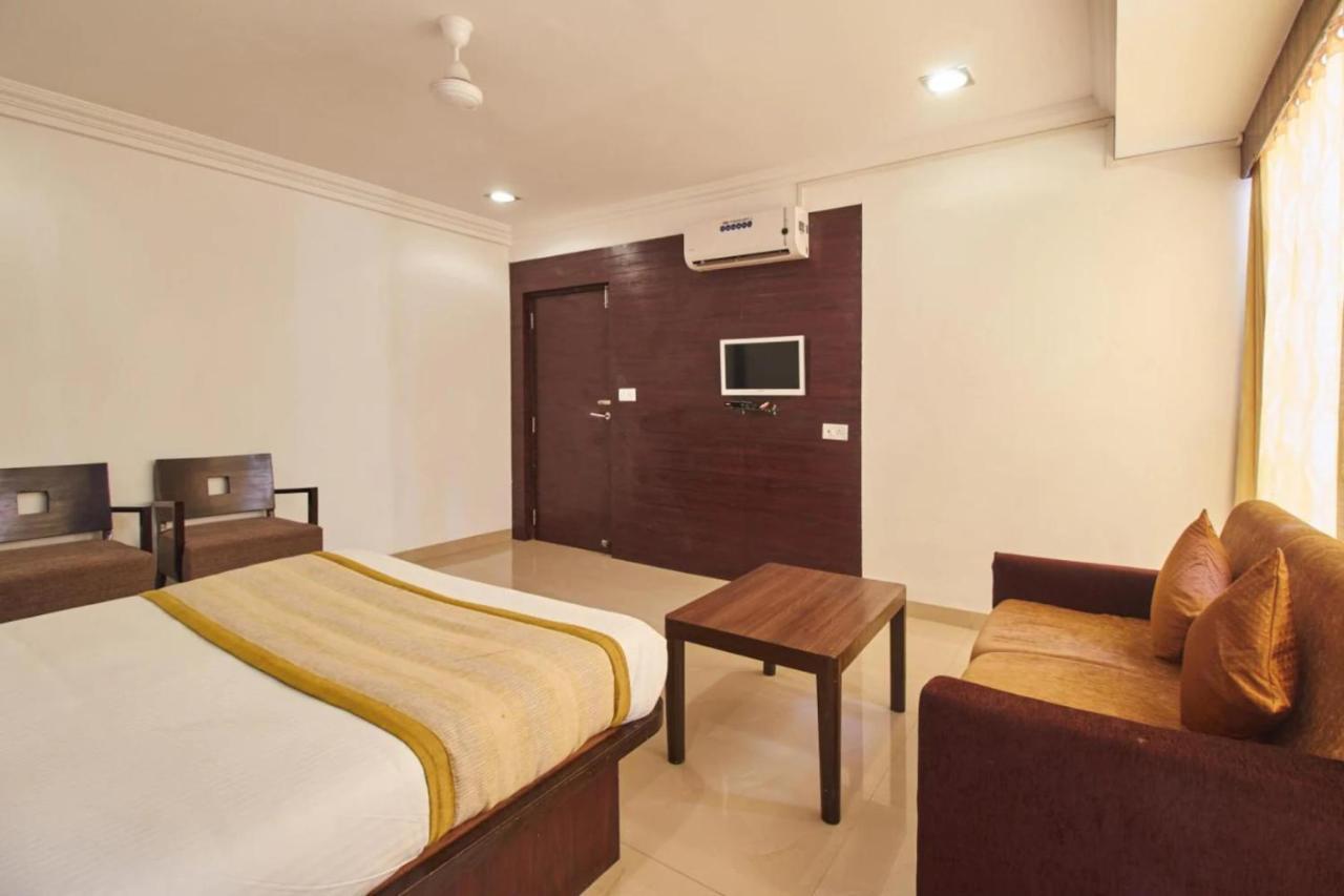 Hotel Shirdi Sai Wada Exterior foto