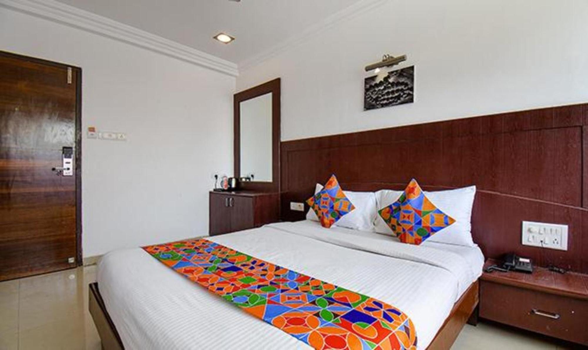 Hotel Shirdi Sai Wada Exterior foto