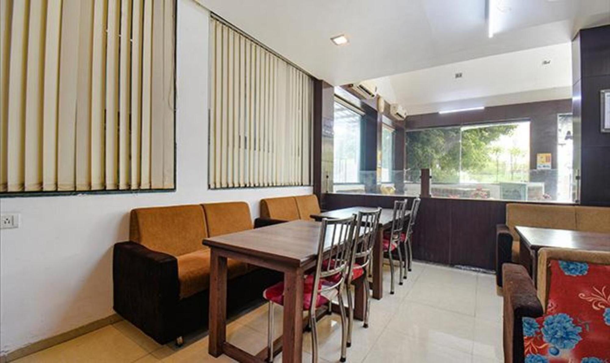 Hotel Shirdi Sai Wada Exterior foto