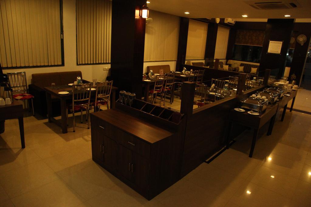 Hotel Shirdi Sai Wada Exterior foto