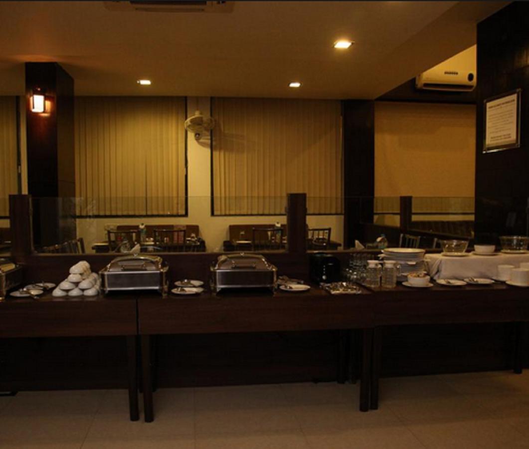 Hotel Shirdi Sai Wada Exterior foto